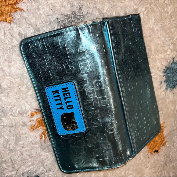 Hello Kitty Metallic Blue Wallet - Picture 3 of 3